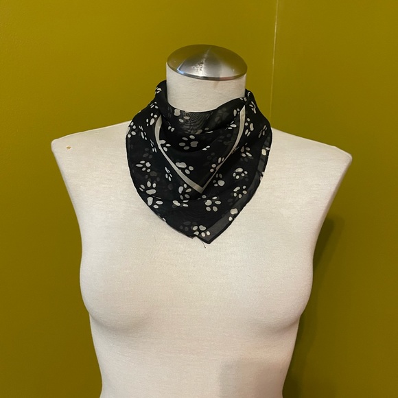 Silky vintage style scarf - Picture 6 of 7